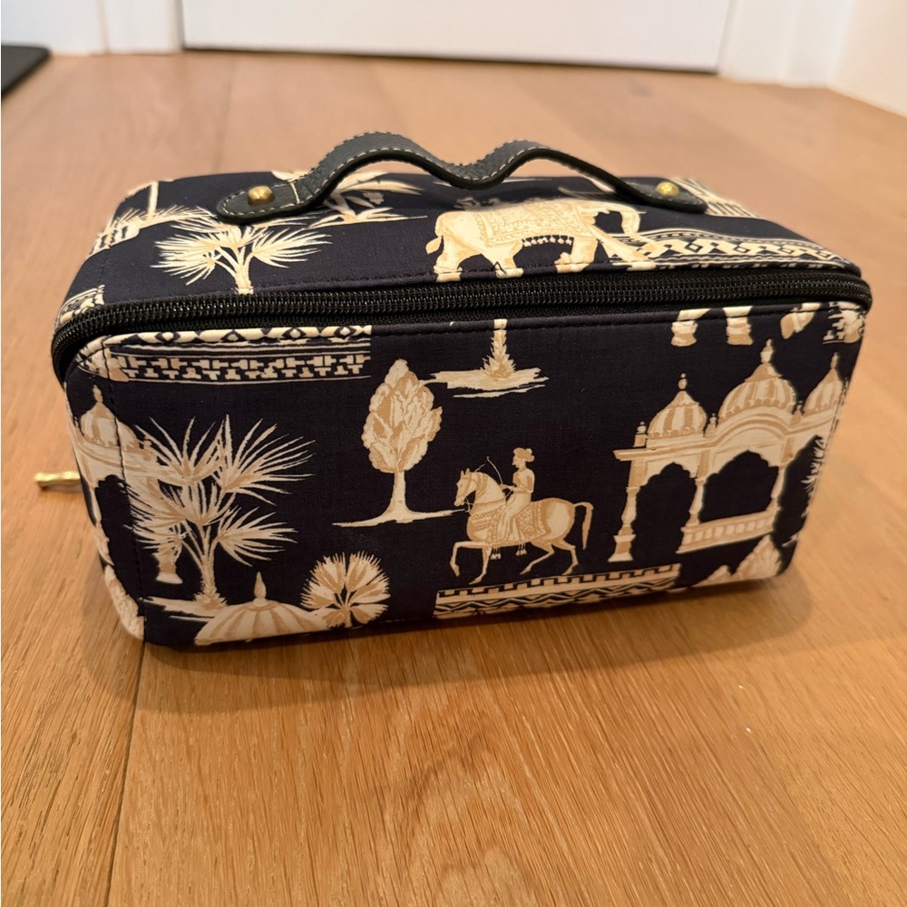 J McLaughlin dopp kit *NWT* toiletry bag